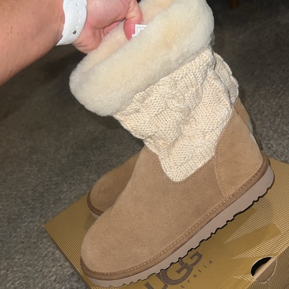 UGG boots. 4 - Picture 3 of 9
